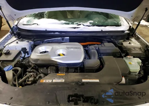 2016 Hyundai Sonata Hybrid z USA, uszkodzony, nr VIN KMHE24L17GA013193